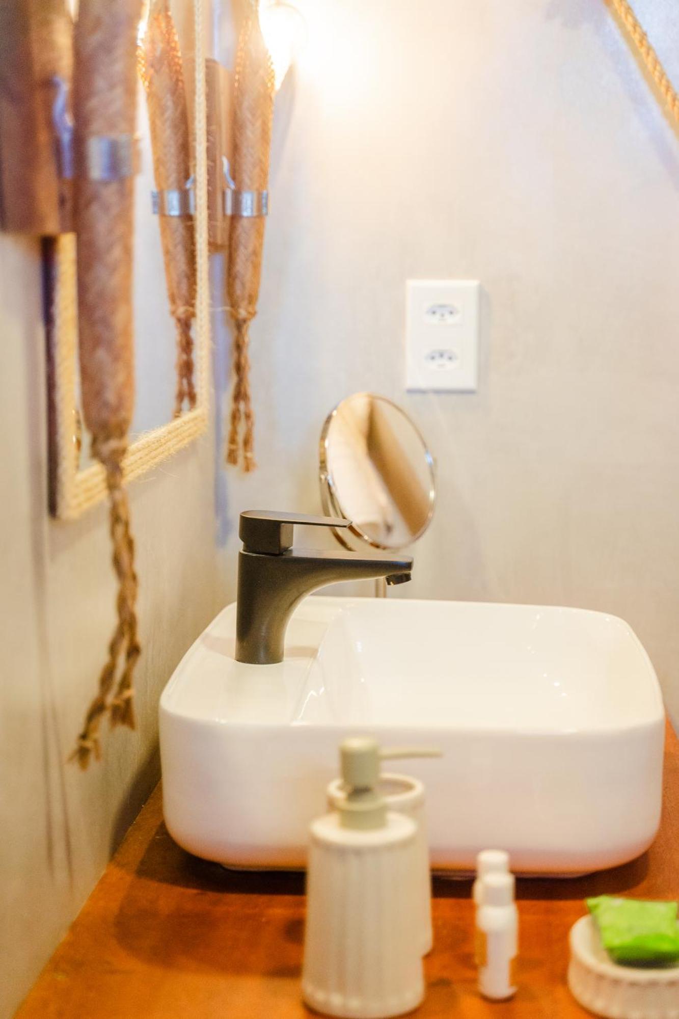 Vila Aty Lodge Атинс Екстериор снимка